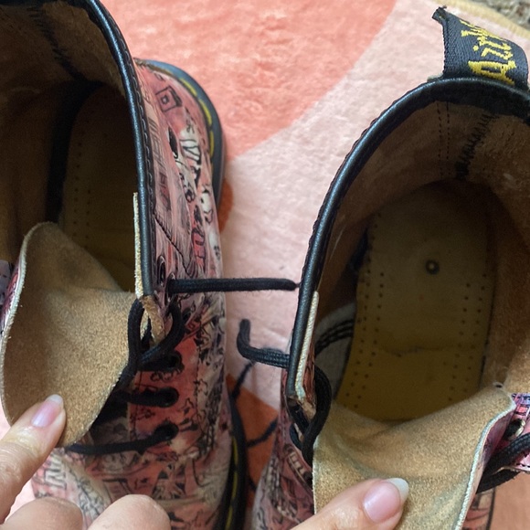 Doc Martens Airware London Print Rare US 7 worn but still in great doc condition - Picture 6 of 7